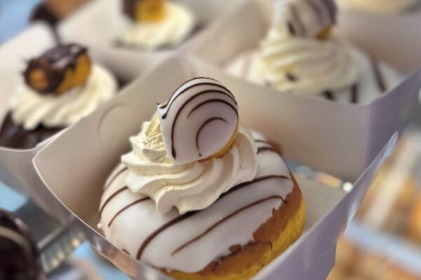 top-hat-doughnut top-hat-doughnut